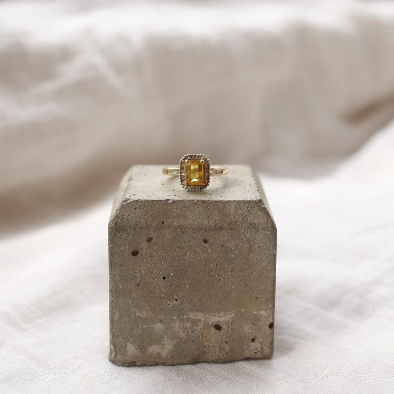 Yellow Sapphire&Diamonds Ring