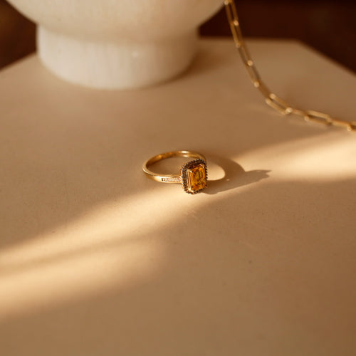 Yellow Sapphire&Diamonds Ring