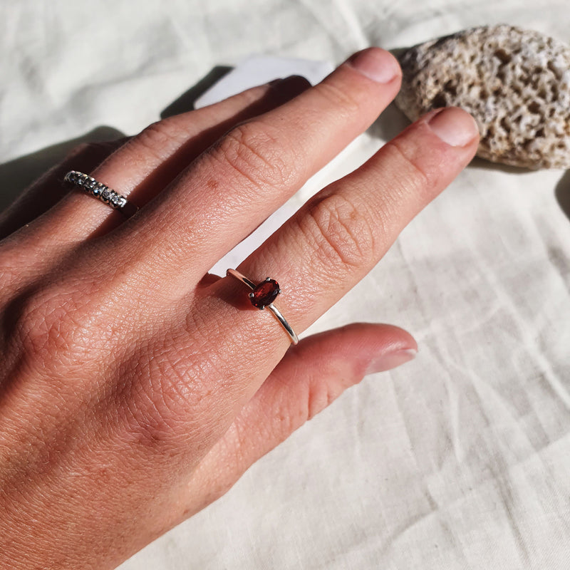 Garnet | Minimal Ring