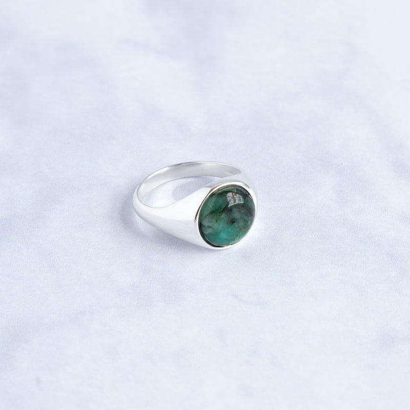 signet round in solid sterling silver 925 with an emerald